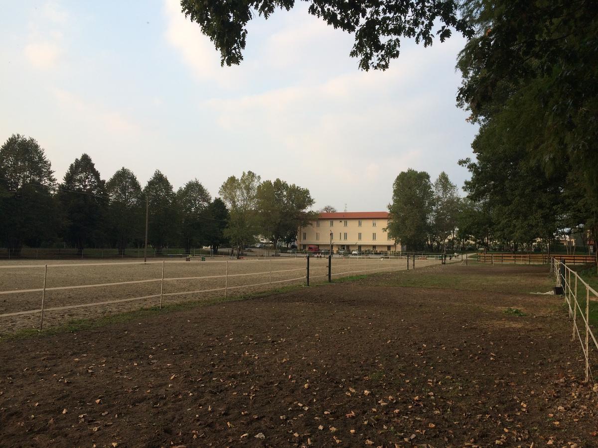 La Viscontina Villa Somma Lombardo Bagian luar foto